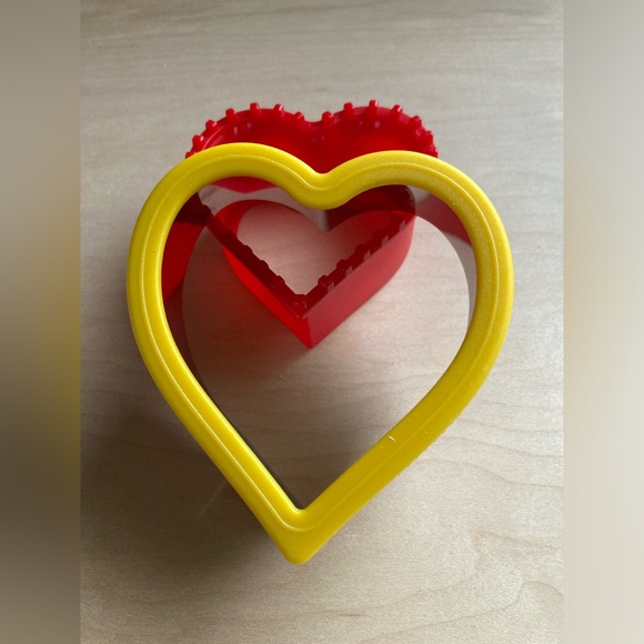 Heart Sandwich Cutter and Sealer for Kids 2PC Decruster Sandwich Maker - Picture 1 of 4